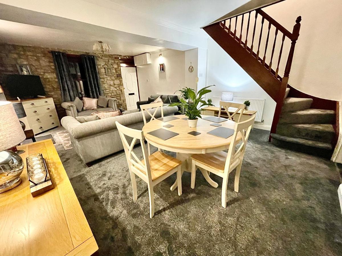 Traditional Cosy Pet Friendly Cottage By The Canal With Cymru Holidays Кумбран Екстериор снимка